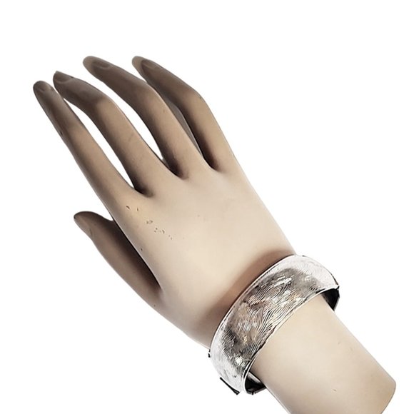 1960s True Vintage Wide Textured Silver Tone Metal Bangle Bracelet By Coro - Picture 1 of 7